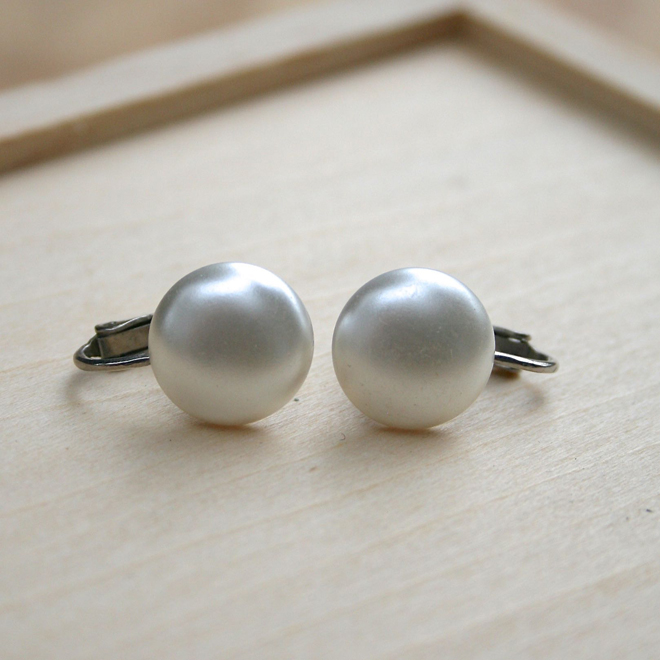 front of pearl style screw back earrings